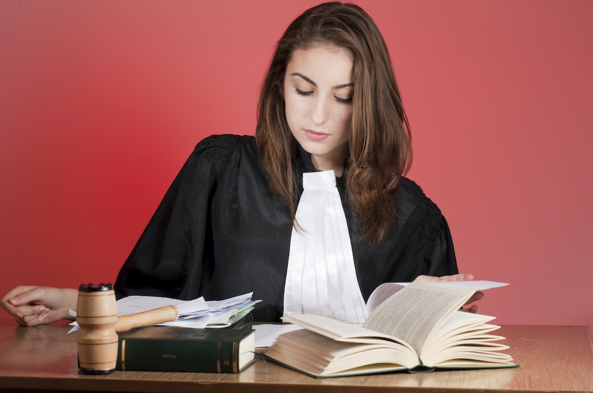 Les recours juridiques possibles en cas de refus de levée d'inscription anticipée au FICP