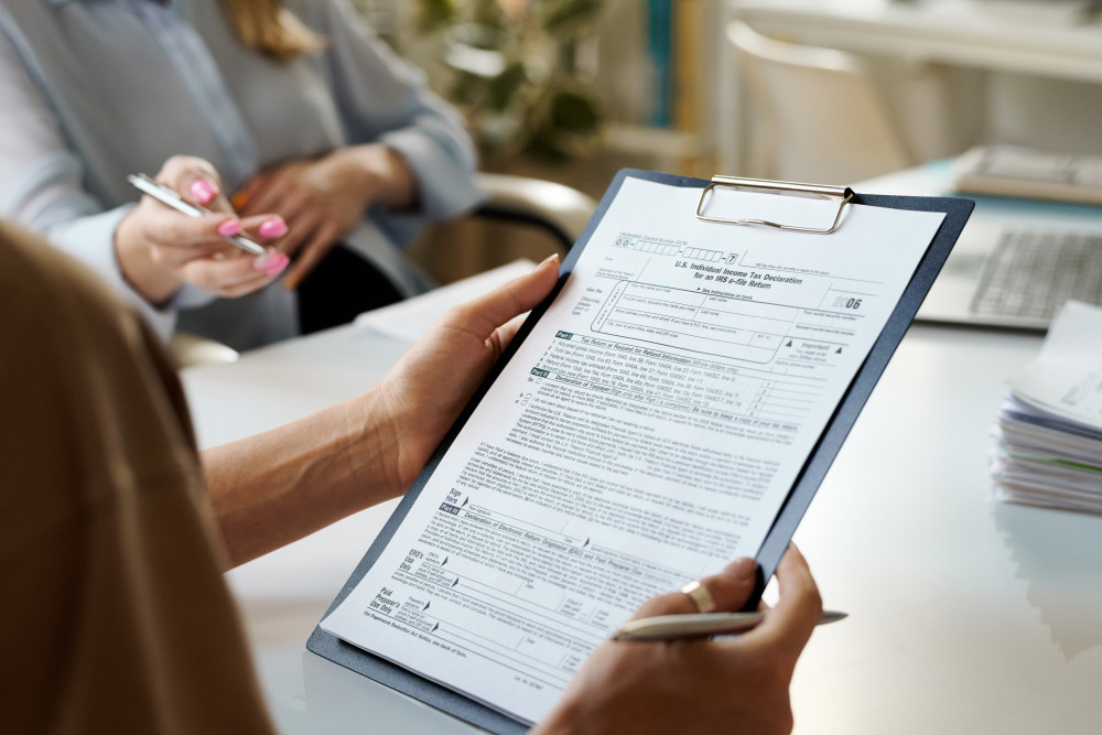 Caractéristiques et qualification du contrat de travail : un guide complet
