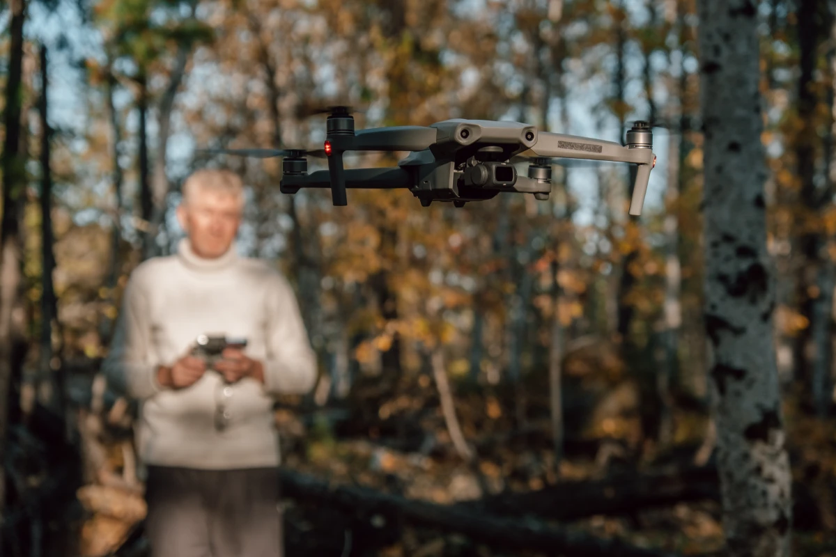 La responsabilité des pilotes de drones : un enjeu juridique majeur à l'ère du ciel connecté